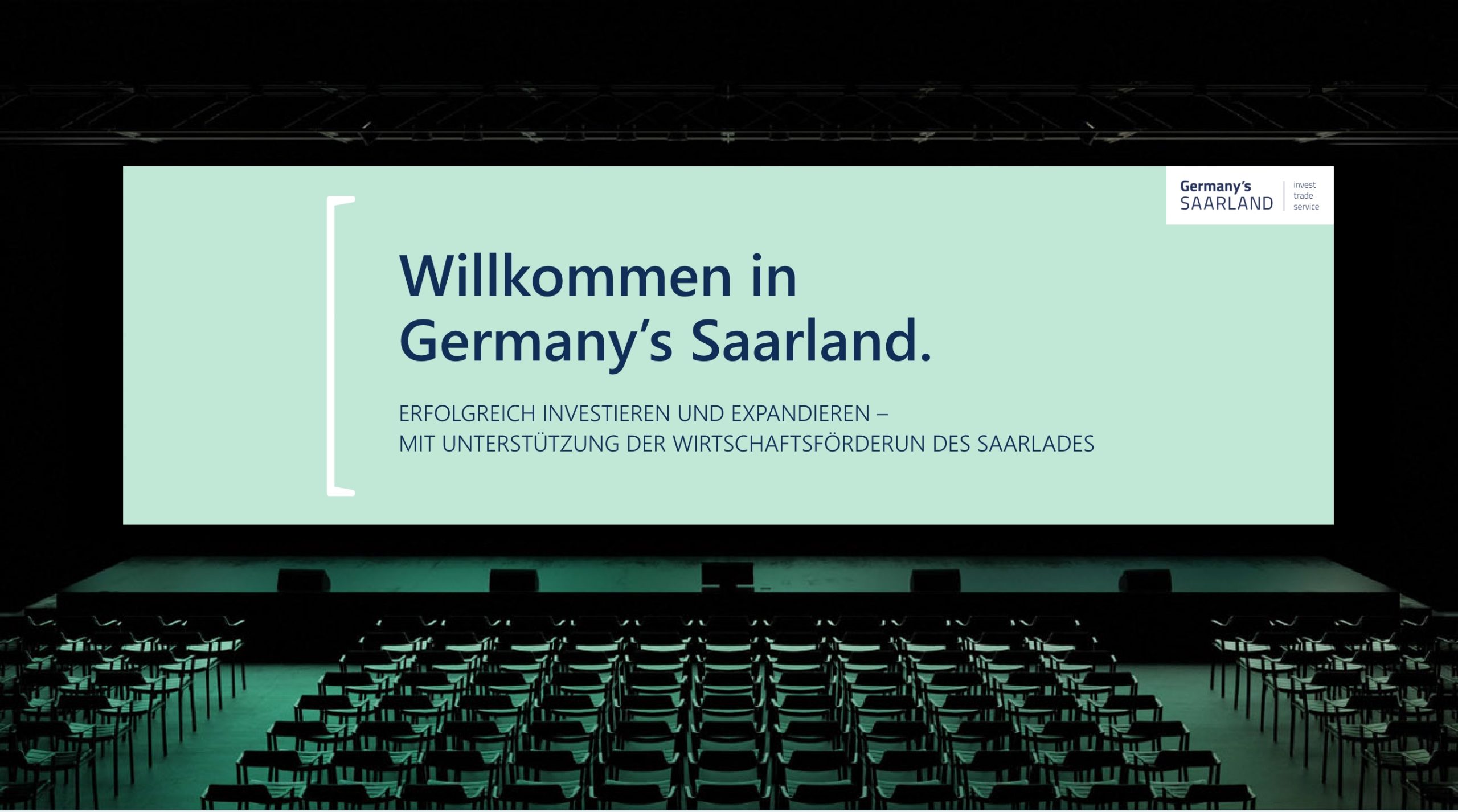 PowerPoint-Präsentation für Germany’s Saarland mit Titel ‚Willkommen in Germany’s Saarland‘ auf großer Leinwand